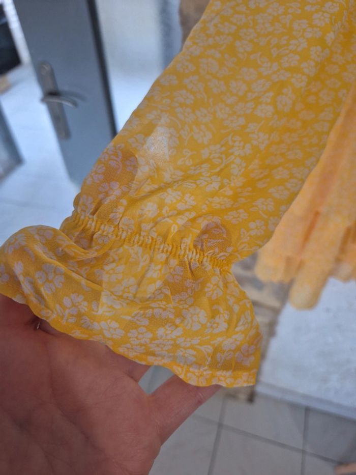 Magnifique robe jaune à fleurs jolis volants parfait pour le printemps/été H&M taille 46 - photo numéro 2