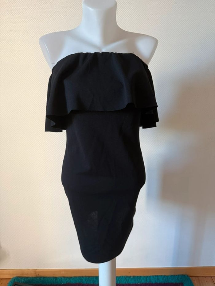 Robe noir épaule dénudé en très bon état taille S