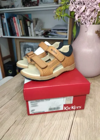 Chaussures sandales cuir camel kickers neuves 27