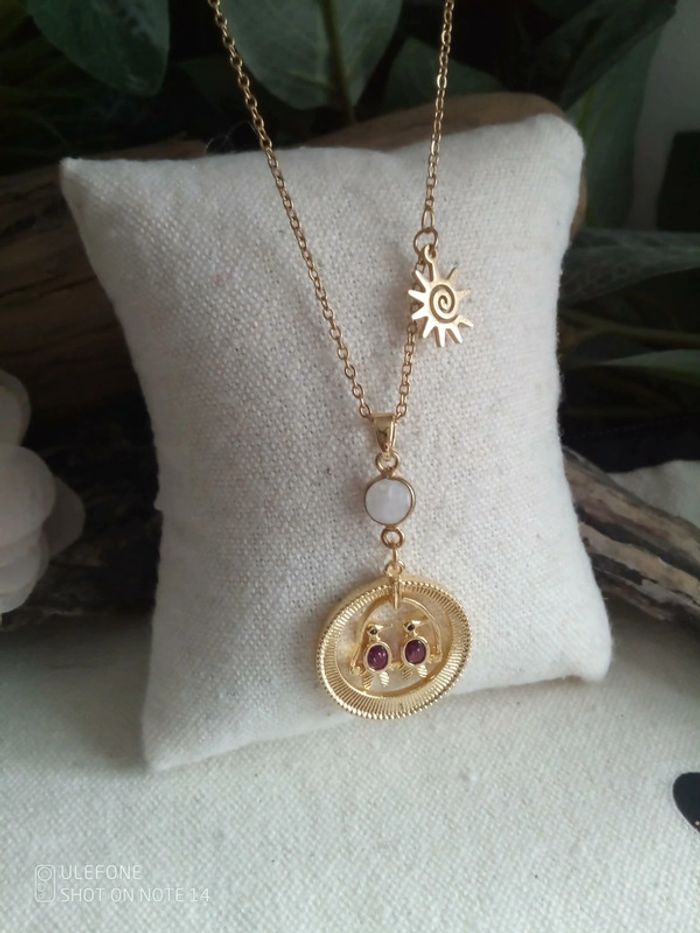 Collier médaillon aux 2 oiseaux et connecteur en pierre de lune - photo numéro 2