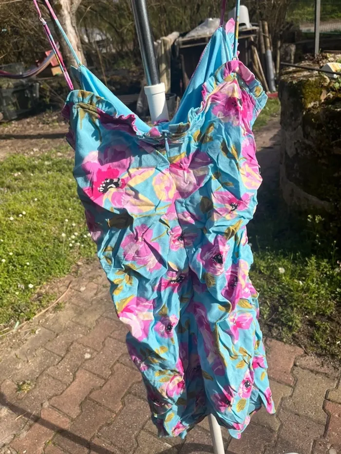 Robe courte bleu fleurie - photo numéro 4