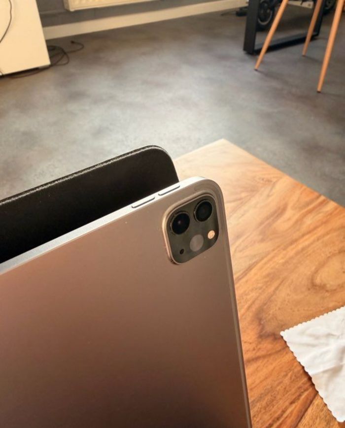 iPad Pro 12,9 6ème génération 256gb - photo numéro 2