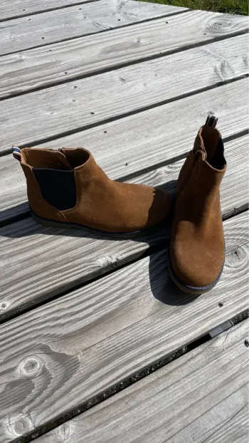 Bottines en daim _ Tape à l’œil