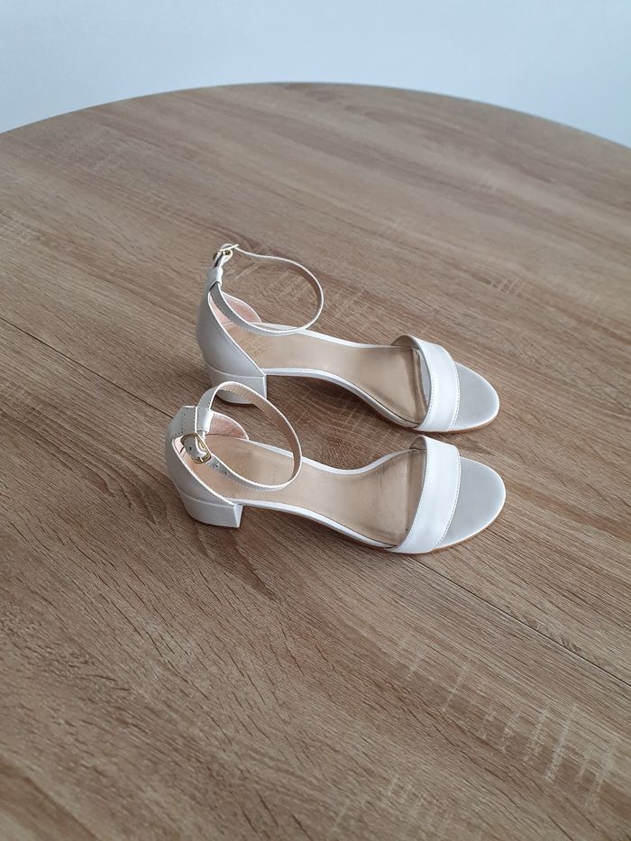 Chaussures ouvertes San Marina T39 - photo numéro 2