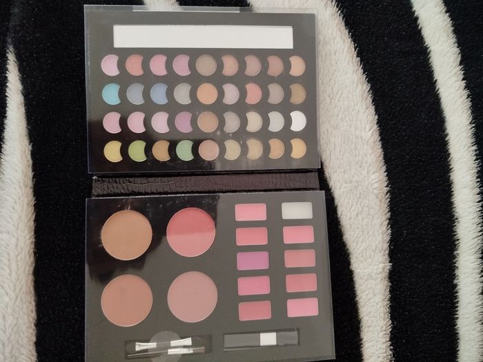 Palette de maquillage - photo numéro 2