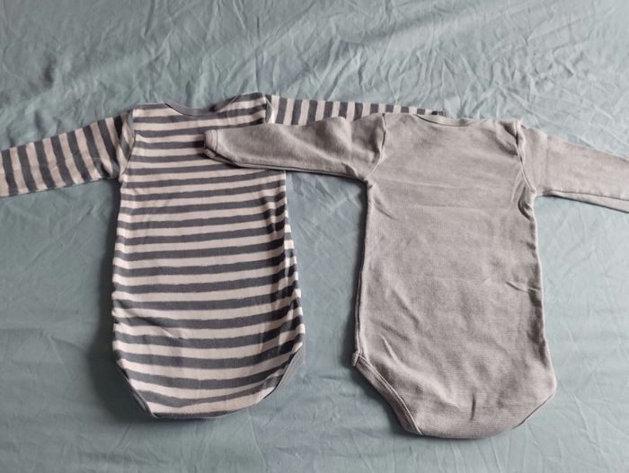 Bodies Petit bateau taille 12 mois - photo numéro 3