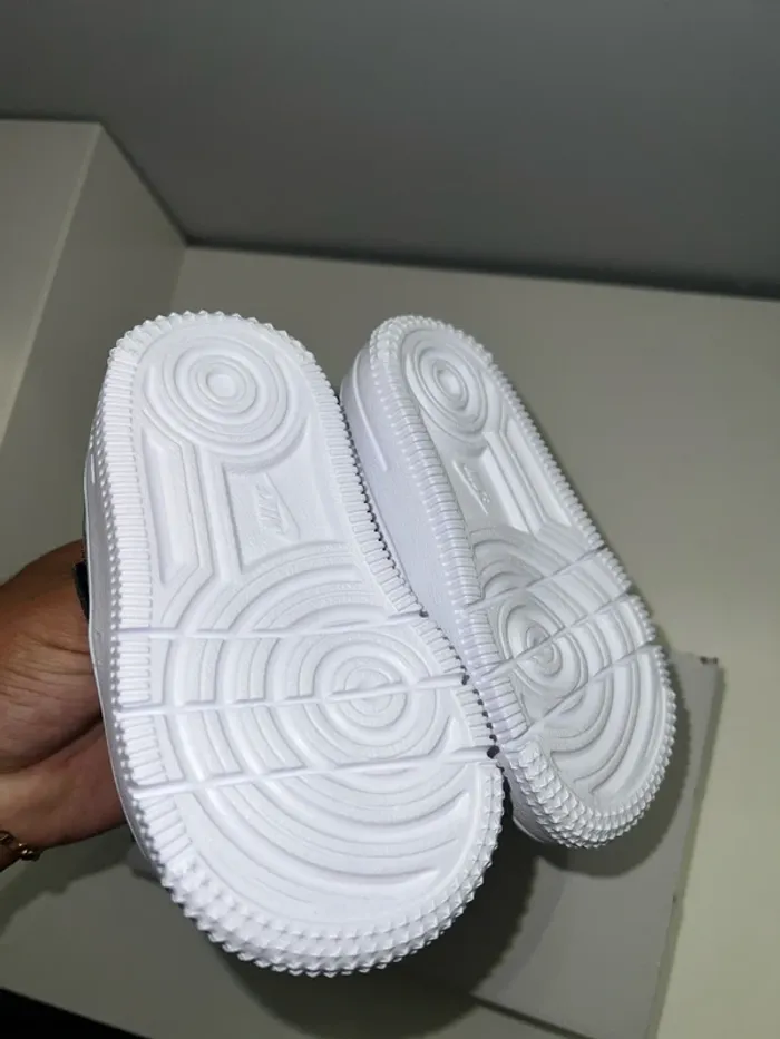 Basket Nike taille 21 unisex sans lacets - photo numéro 7