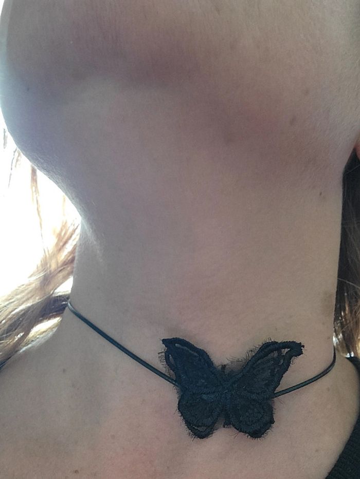 Collier schoker papillon noir - photo numéro 5