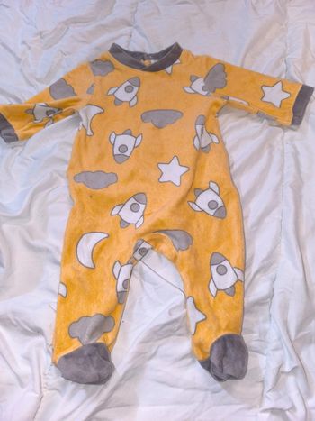 Pyjama 3 mois en excellent état fusée
