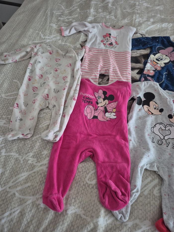 7 pyjamas Minnie 6mois - photo numéro 2