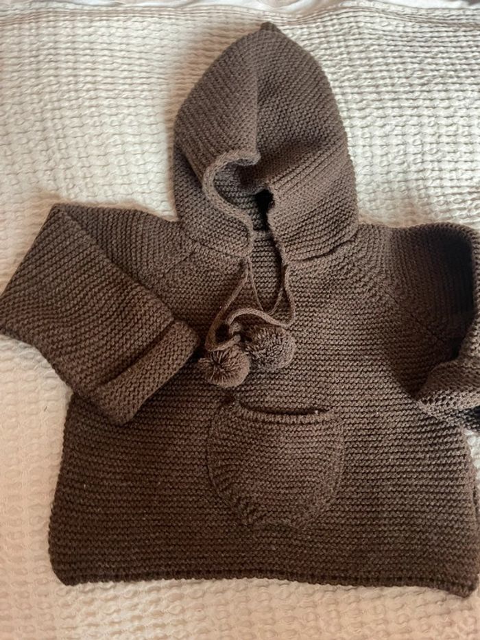 Pull à capuche neuf 9mois