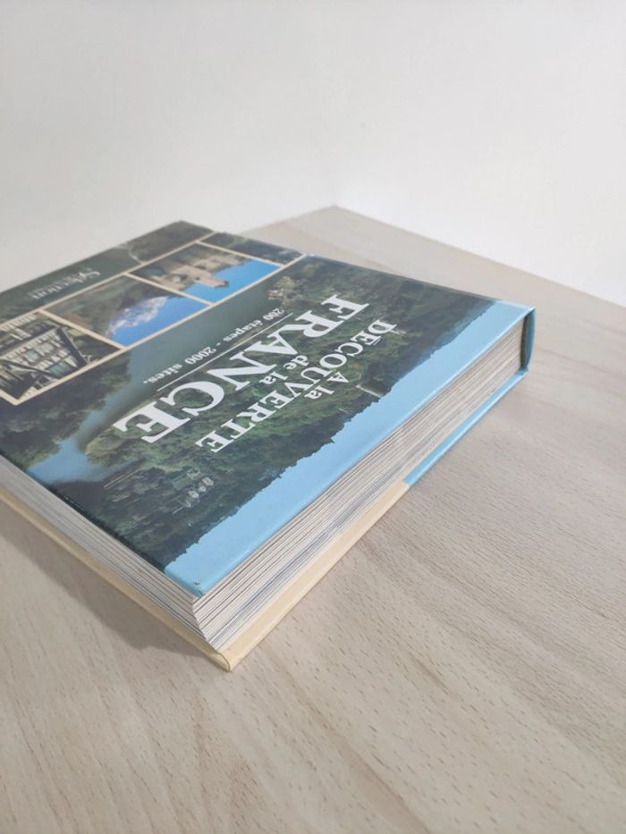 Beau livre à la découverte de la France 200 étapes 2000 sites Reader's digest - photo numéro 4