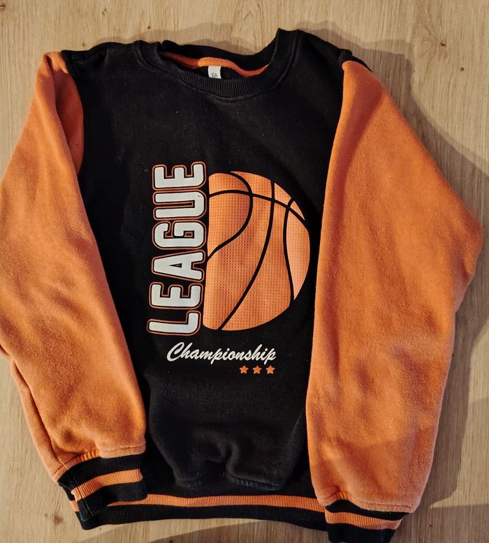 Sweat motif basket ball