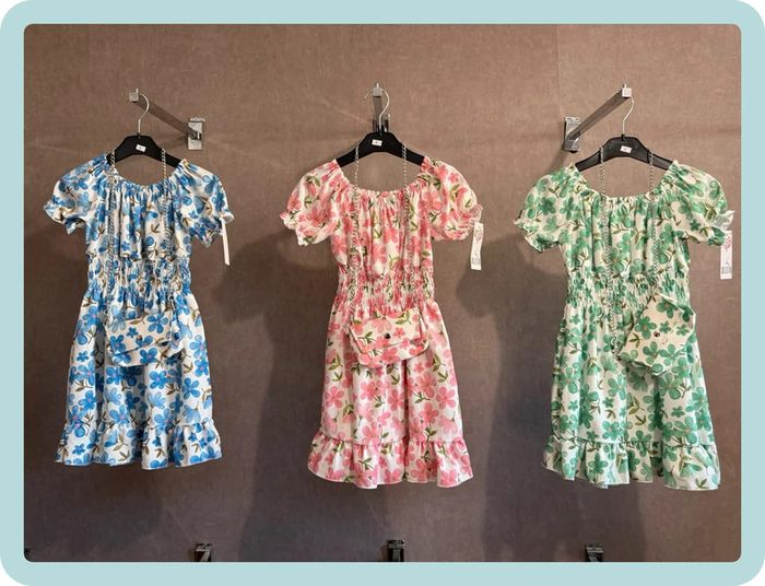 Robe à fleurs avec petit sac - photo numéro 4