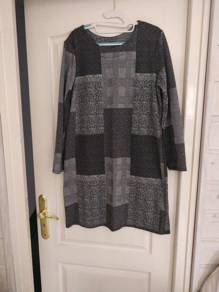 Robe tunique grise à motifs