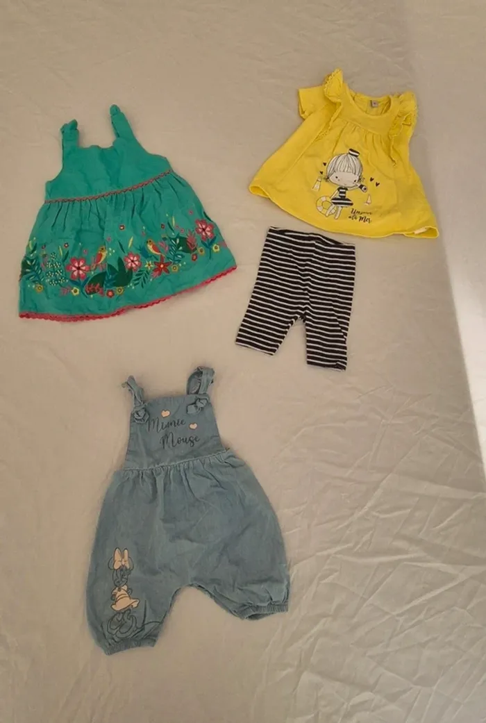 Robe, ensemble et combinaison bretelle