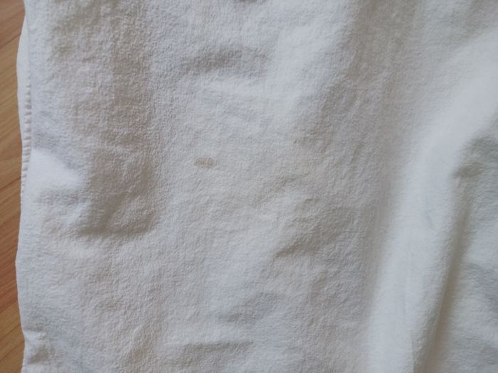 drap housse éponge épais blanc pour lit 2 pers (des taches mais propre) - photo numéro 2