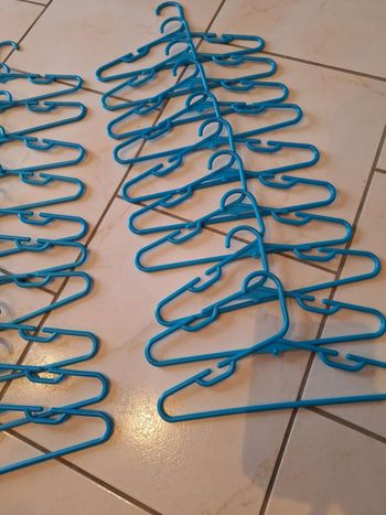 Lot de 20 ceintres enfant