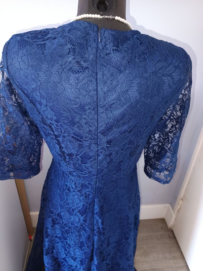 Robe en dentelle - photo numéro 4