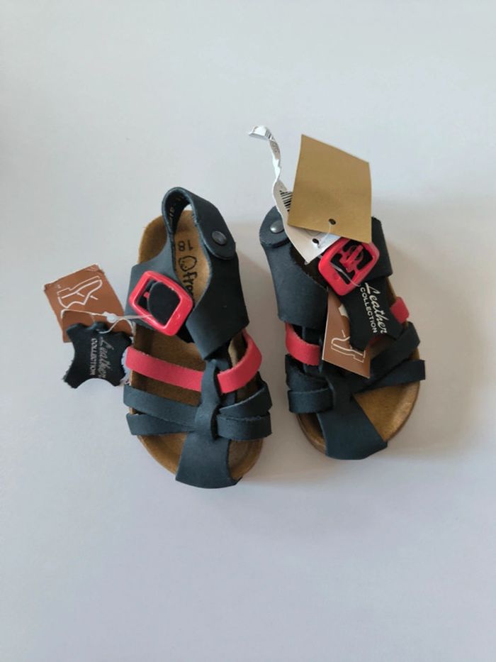 Sandales neuves bébé 18 - photo numéro 4