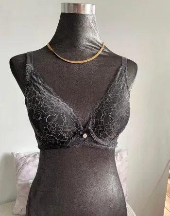 Soutien-gorge Gerard Pasquier.