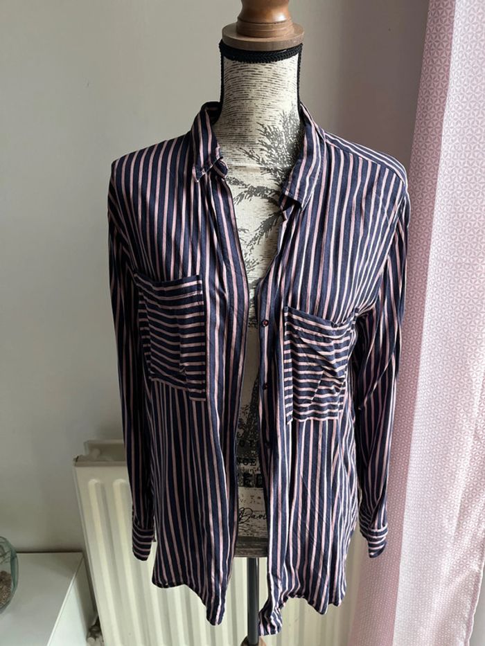 Chemise bleue marine et rose/rouge
