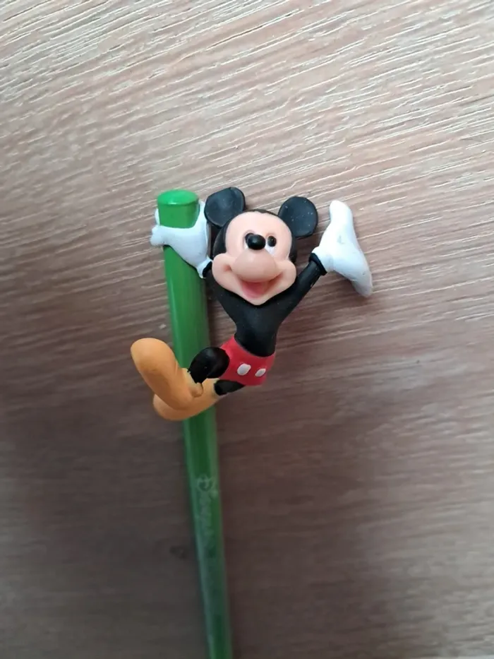 Crayon Mickey Disneyland ressort Paris - photo numéro 2