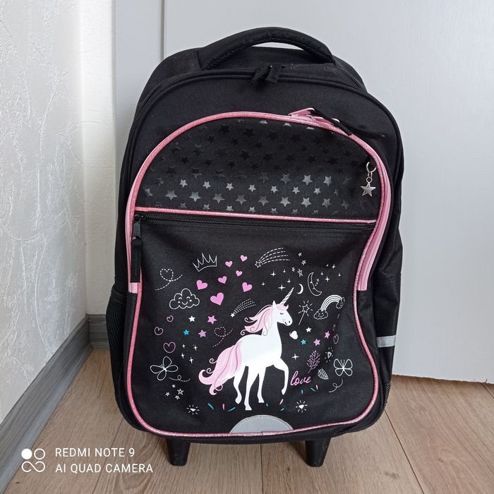 Cartable noir licorne à roulettes