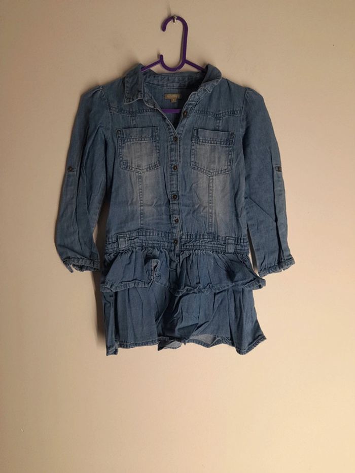 Robe en jeans. Taille 8 ans