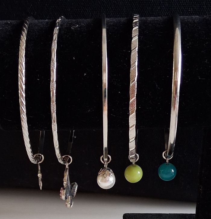 5 bracelets avec breloque - photo numéro 10