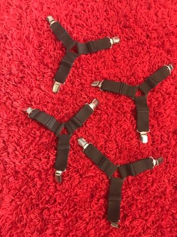 # élastique à clips 2,20€ pièce pour fixer les draps ou la housse de table à repasser