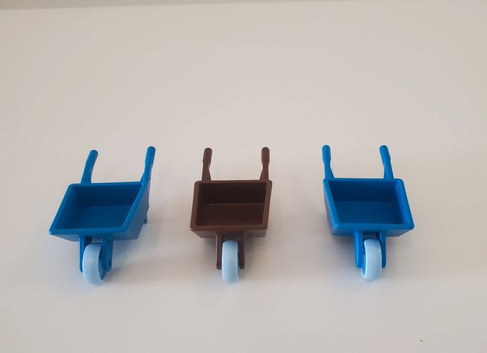Playmobil outils de chantier Lot de 5 brouettes,1 pelle et 1 barrière de chantier très bon état - photo numéro 4
