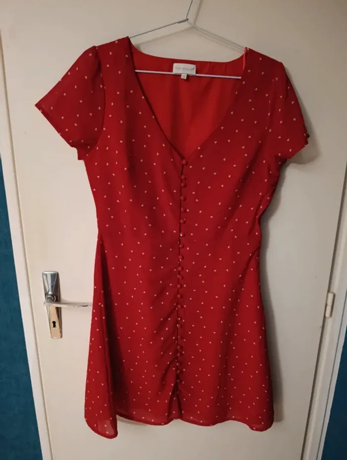 "Robe rouge Anna Karel taille 38 – Imprimé cœurs, style vintage chic"