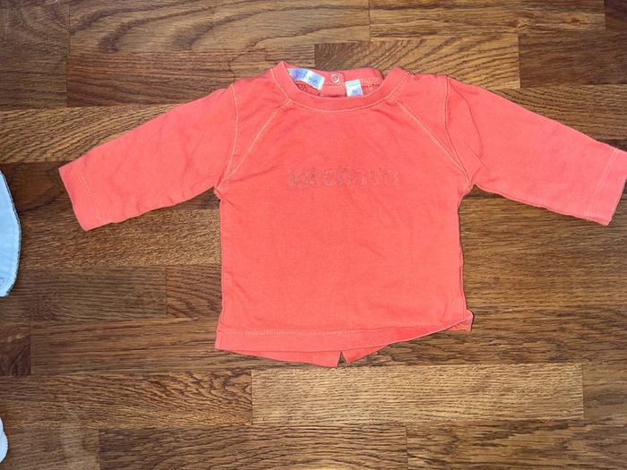 T-shirt manches longues trois mois