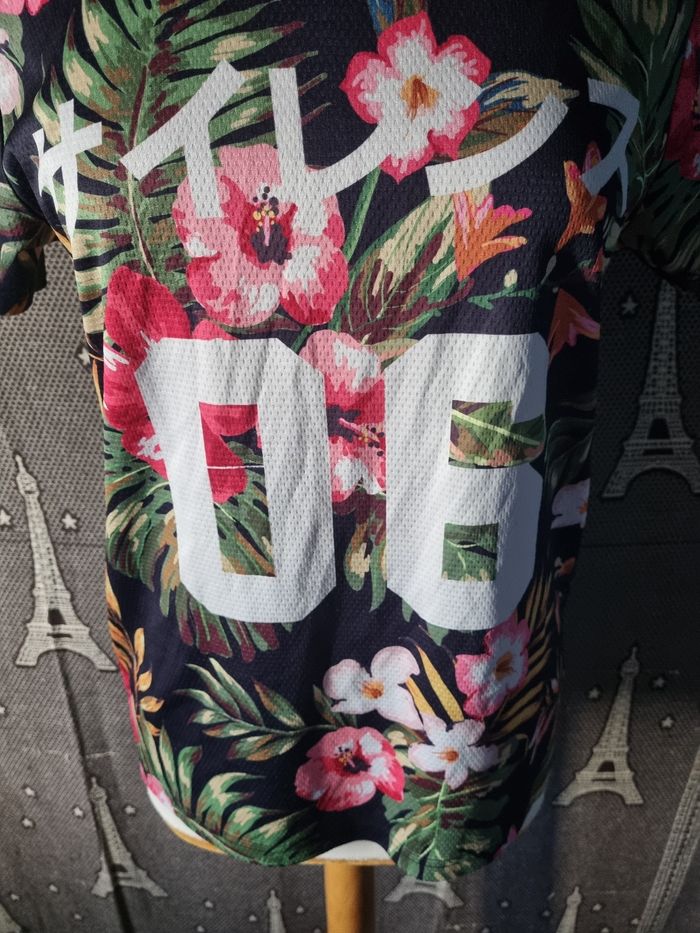T-shirt imprimé fleurs 🌸 taille M mixte - photo numéro 2
