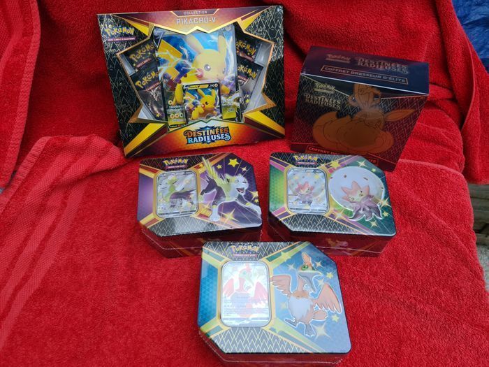ETB Dresseur d'élite Destinées +3 Pokébox + 1 coffret Pokémon Pikachu V - photo numéro 1