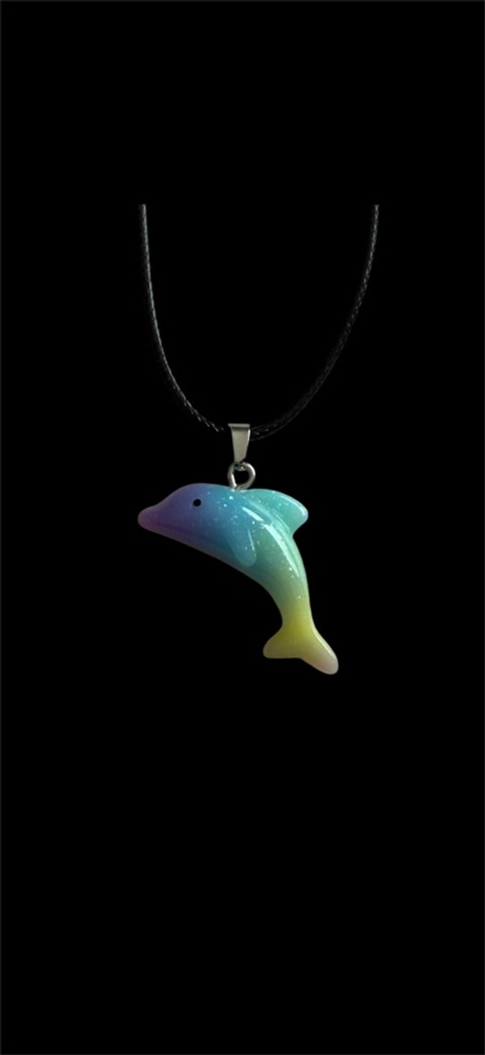 Collier avec pendentif dauphin - photo numéro 2
