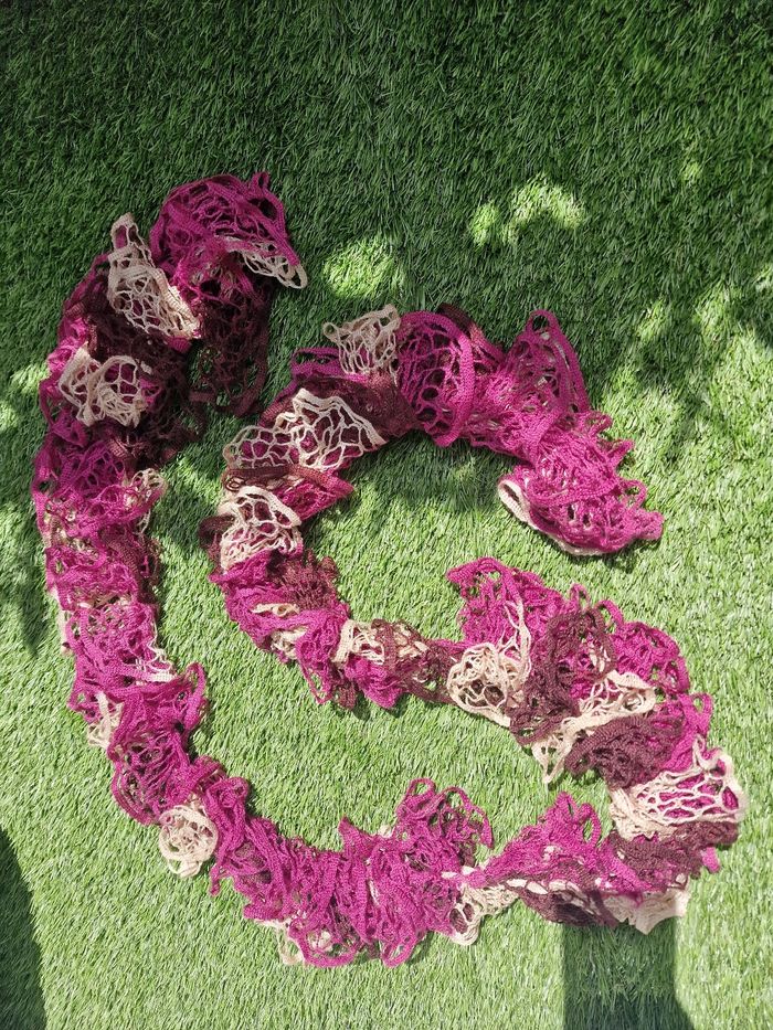 Écharpe tricotée fuchsia en acrylique