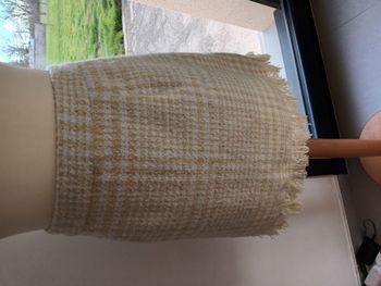 Jupe courte et chaude Vila à carreaux maille bouclette