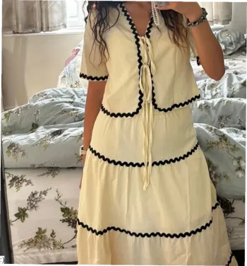 Robe Femme Longue Beige Plissée Laçage Nouettes Finitions Noires - Taille S Neuf Jamais Porté