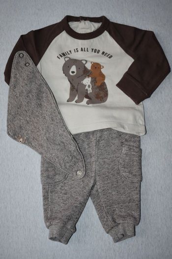 Ensemble + bavoir T3 mois