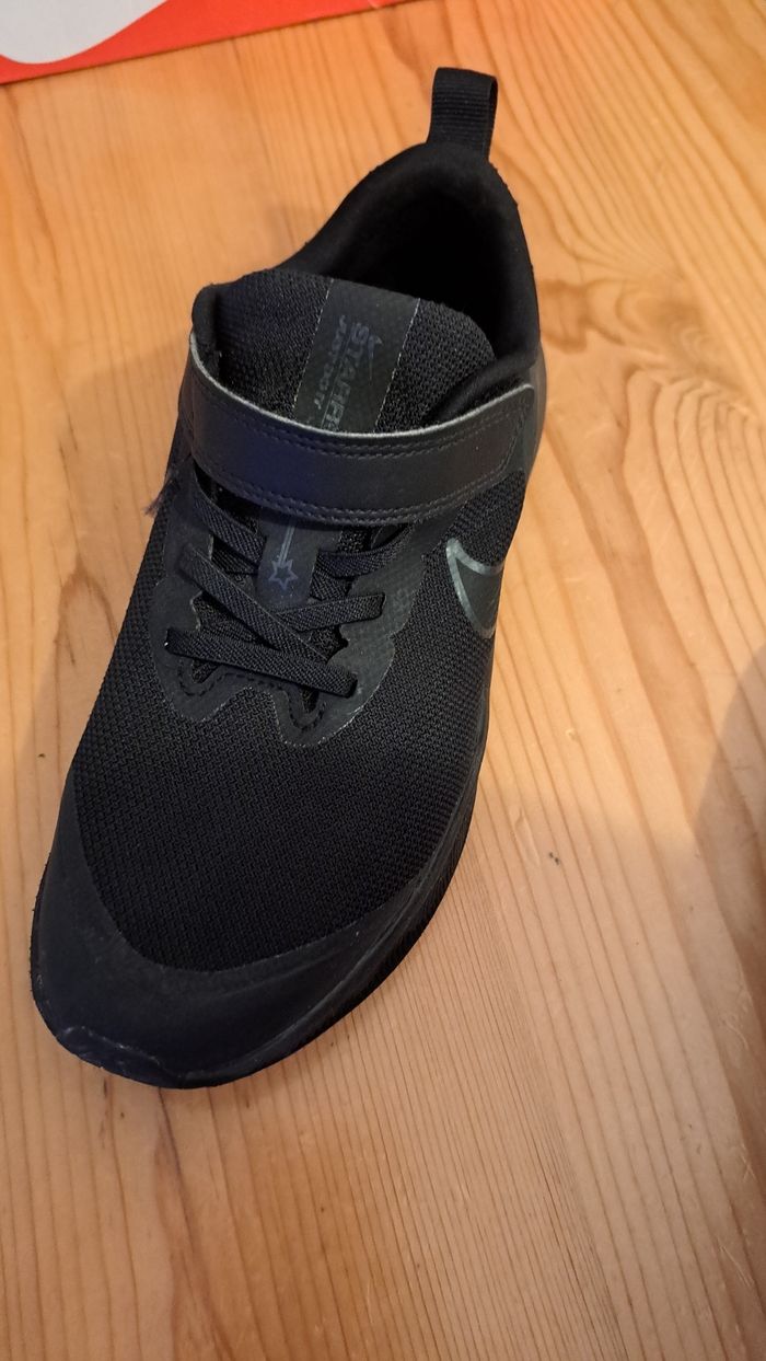 Baskets Nike taille 35 - photo numéro 2