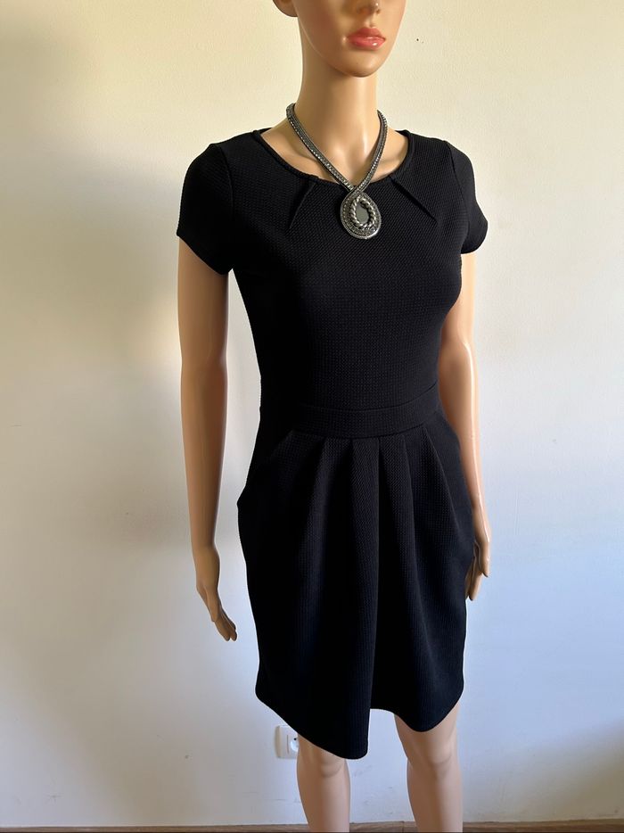 Robe noire à manches courtes Morgan taille 34 jamais portée - photo numéro 2