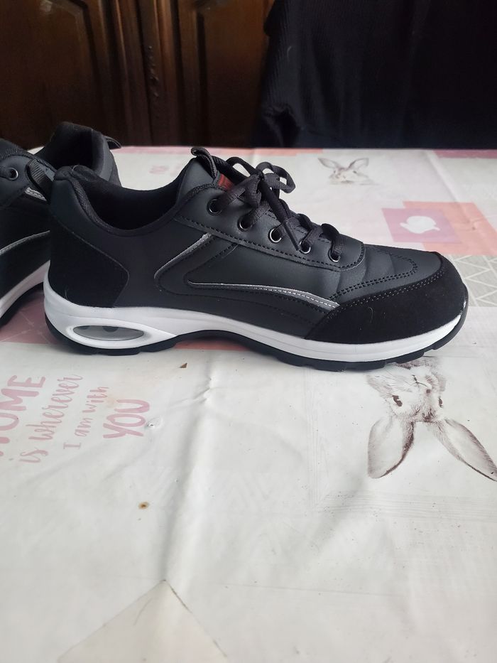 Chaussures neuves - photo numéro 4