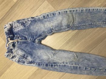 Jean taille 4/5 ans 