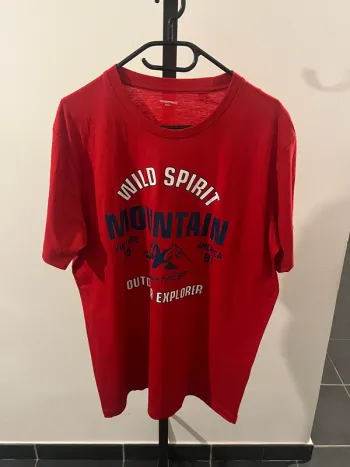 Tee shirt rouge Mountain Taille L