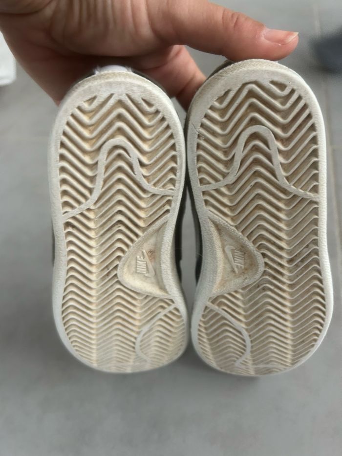 Baskets Nike pointure 29,5 bon état - photo numéro 4
