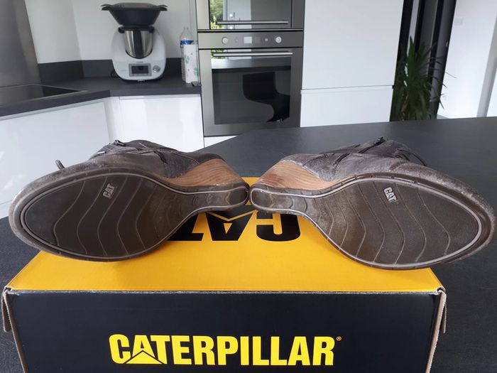 50 € Chaussures montantes compensées en cuir marron Caterpillar - photo numéro 5