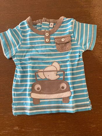 T-shirt bleu, blanc et marron