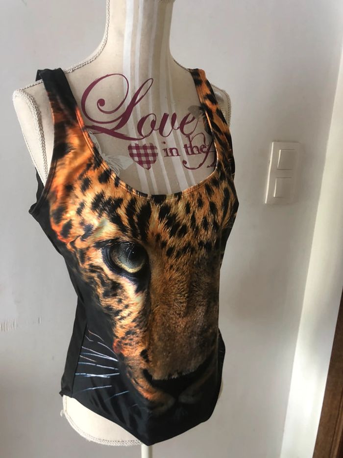 Sublime maillot de bain motif tête de léopard taille 42 très bon état